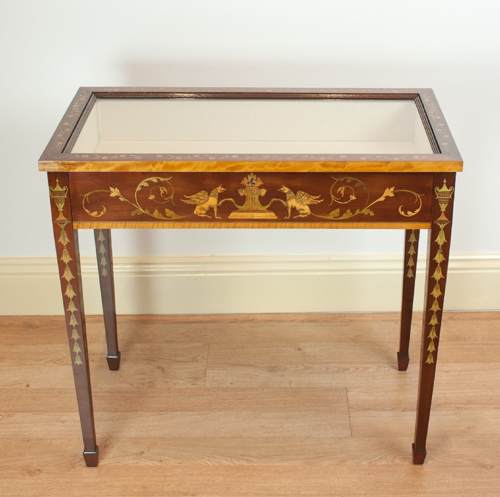 A FINE QUALITY EDWARDIAN INLAID MAHOGANY BIJOUTERIE TABLE