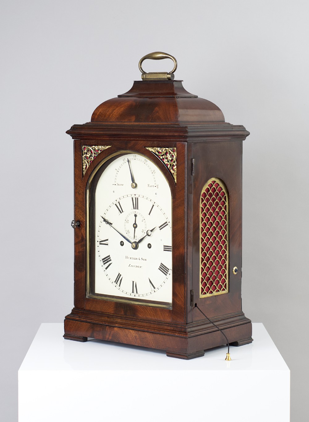 A fine quality George III flame mahogany verge bracket clock by Hunter of London. View II