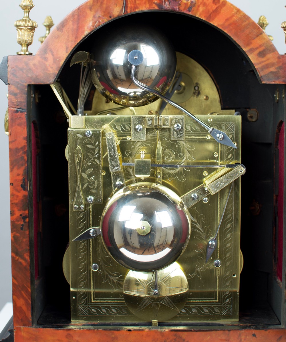 A fine quality quarter chiming bracket / mantel clock, Elliott London c.1880 View VIII