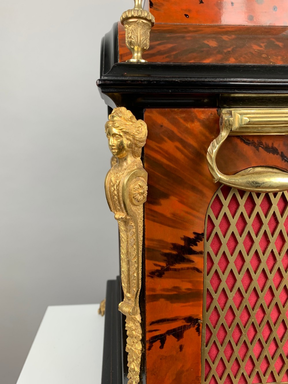 A fine quality quarter chiming bracket / mantel clock, Elliott London c.1880 View XV