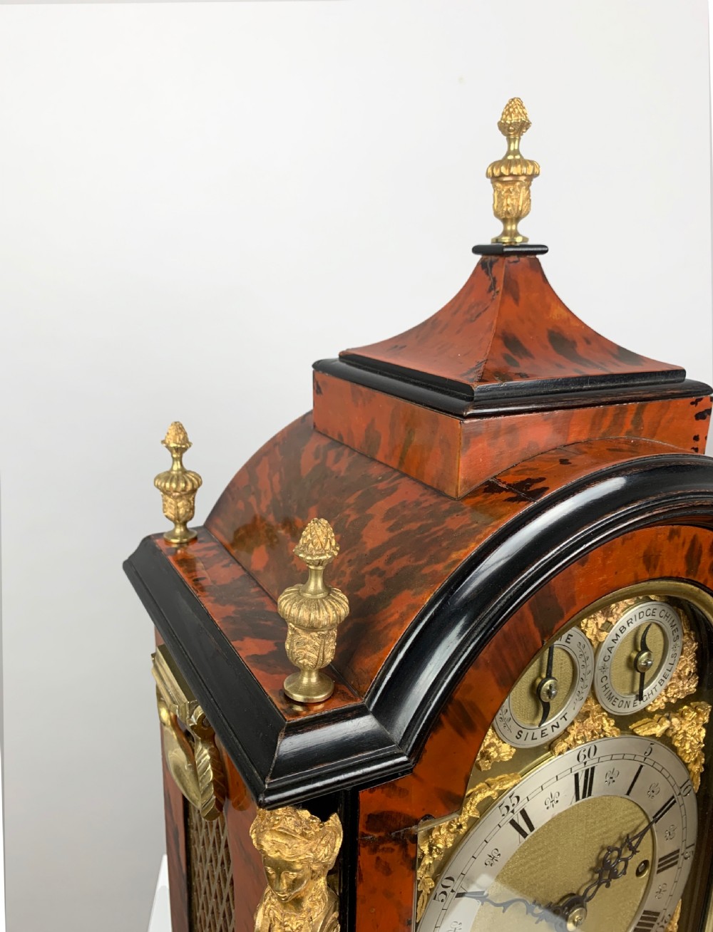 A fine quality quarter chiming bracket / mantel clock, Elliott London c.1880 View XVI
