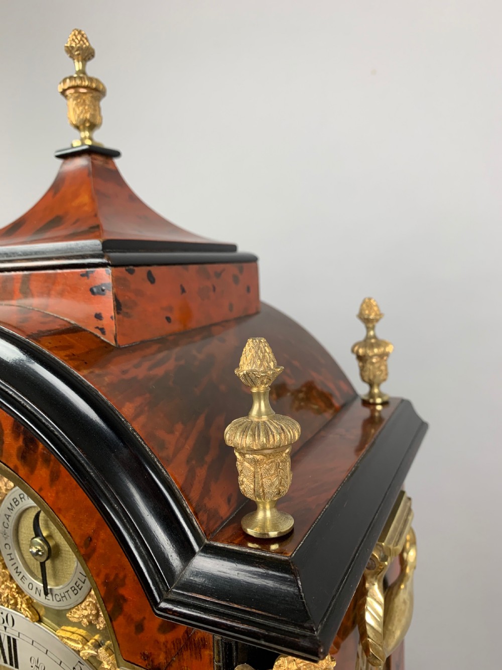 A fine quality quarter chiming bracket / mantel clock, Elliott London c.1880 View XVII