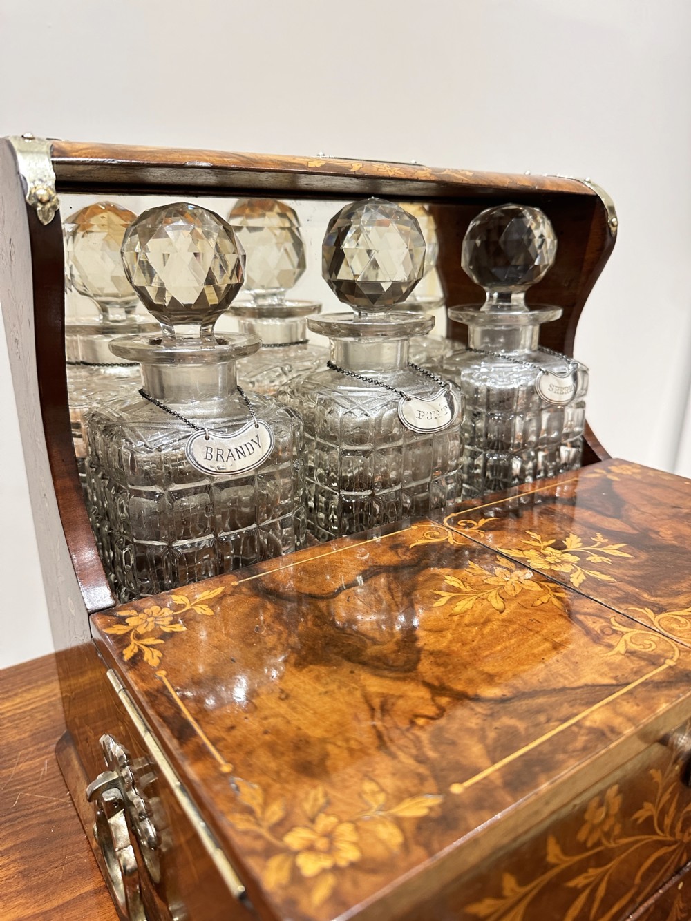 A Fine Quality Inlaid Walnut Three Decanter Tantalus & Games Box. View VIII