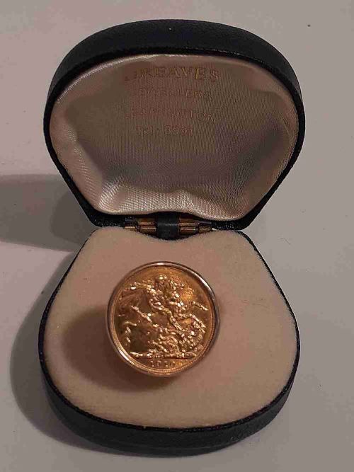 Gold Ring with Sovereign 1910