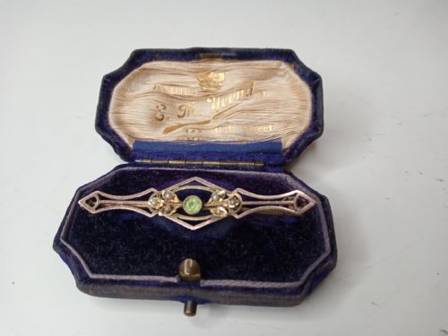 Art Deco 9 Carat Gold Brooche