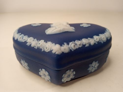 DARK BLUE WEDGWOOD TRINKET BOX FROM 1895 - ADDITIONAL PHOTO 5
