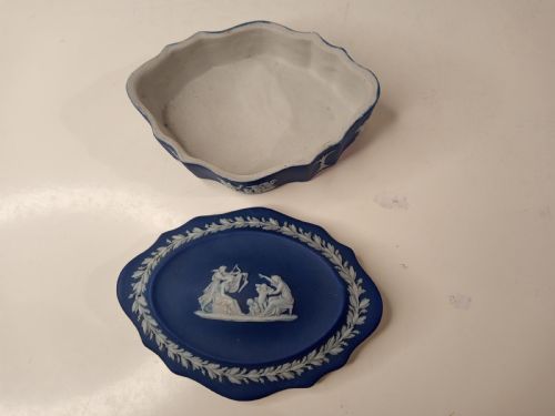 DARK BLUE WEDGWOOD 1920'S BOX - ADDITIONAL PHOTO 1