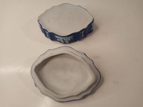 DARK BLUE WEDGWOOD 1920'S BOX - ADDITIONAL PHOTO 2
