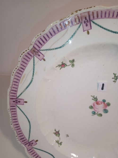 FIVE GEORGIAN CHELSEA PLATES AND BOWLS FROM THE 175060'S - ADDITIONAL PHOTO 4