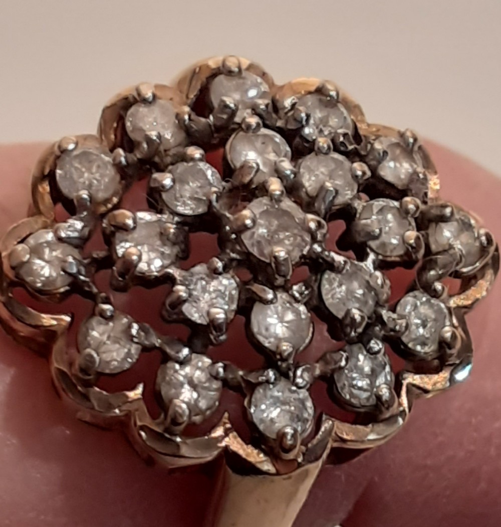 Nine carat Gold and Diamond Cluster Ring with 21 Diamonds