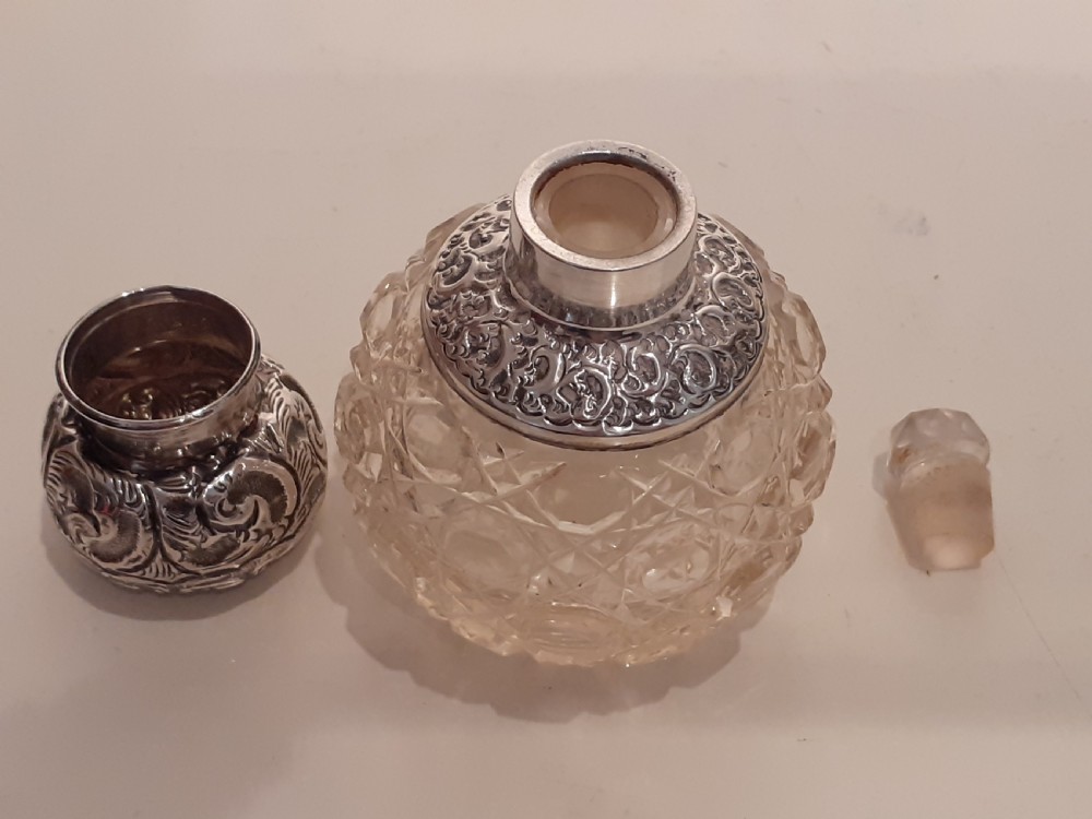 Edwardian Glass and Silver Perfume or Salt Bottle. Hallmarked 1908 View III