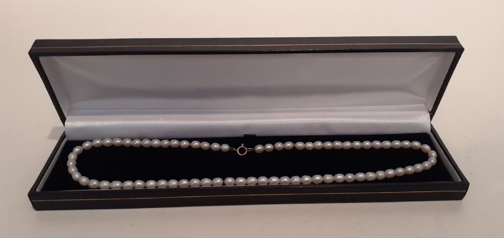 Edwardian Cultured Pearl Single Strand Necklace with 9 carat Gold Clasp