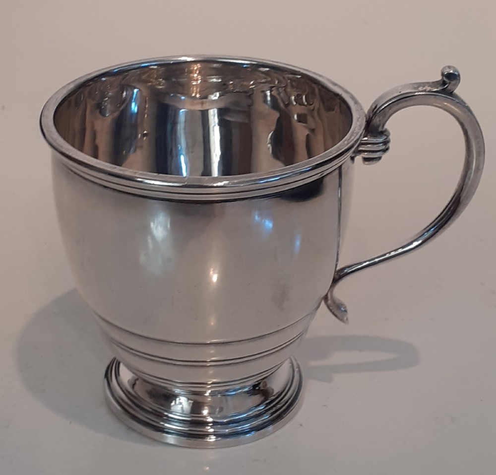 Silver Tankard of contemporaty Design, Hallmarked 1951