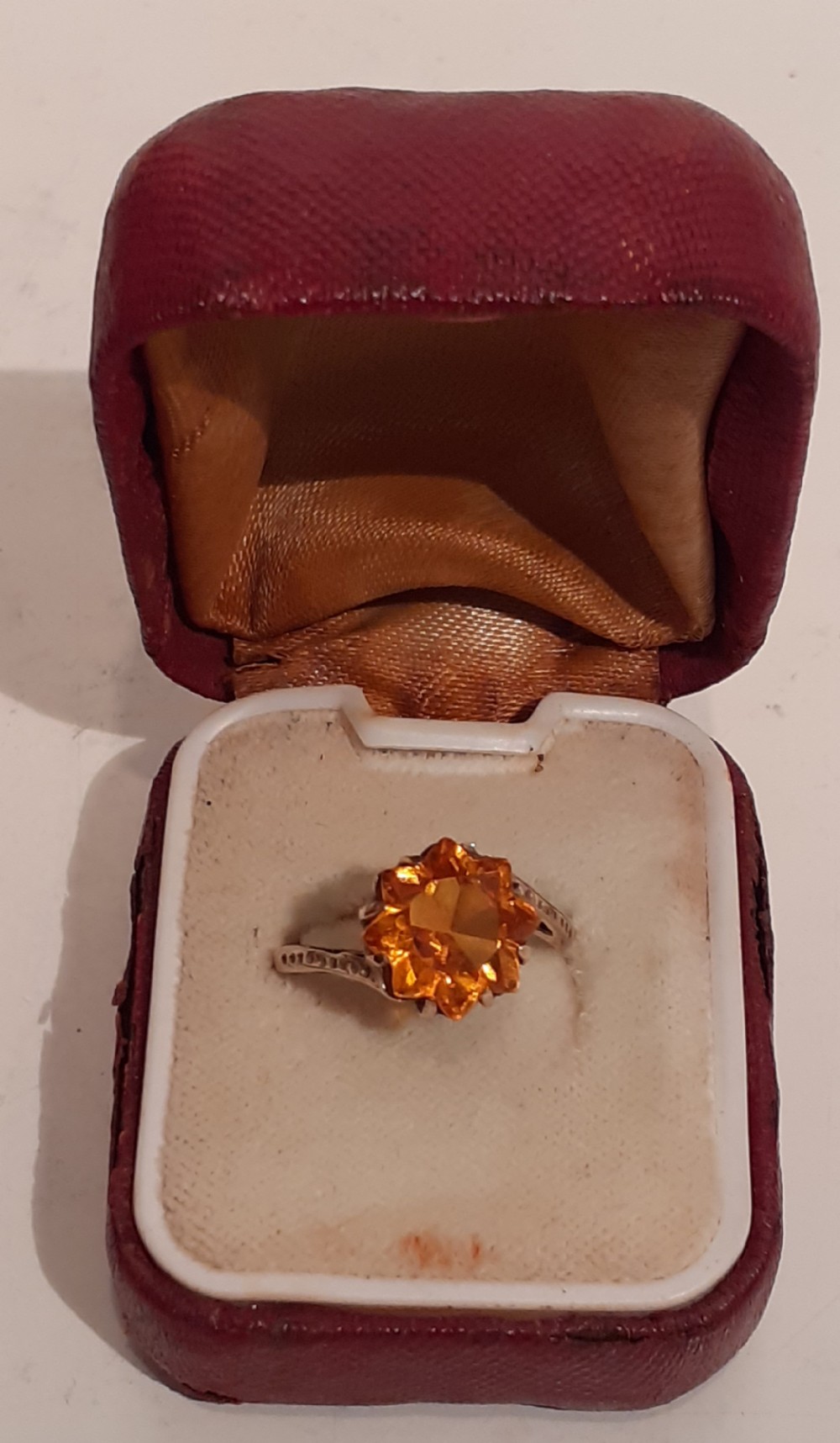 9 Carat Gold Ring with yellow coloured stone