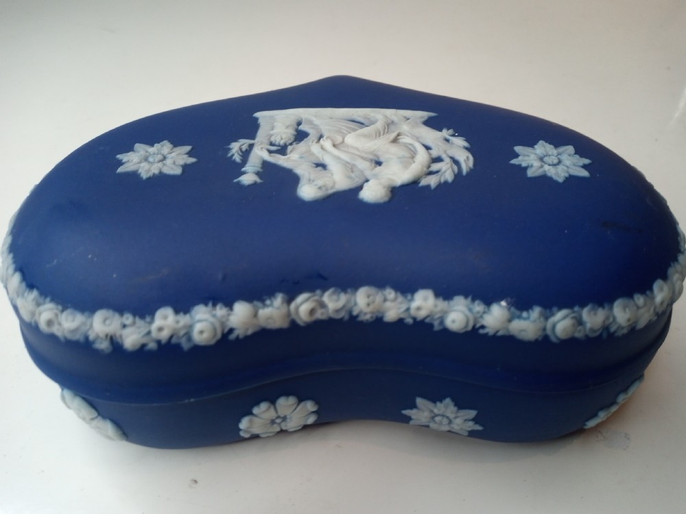 Wedgwood Jasperware Trinket Box, 1912 View III