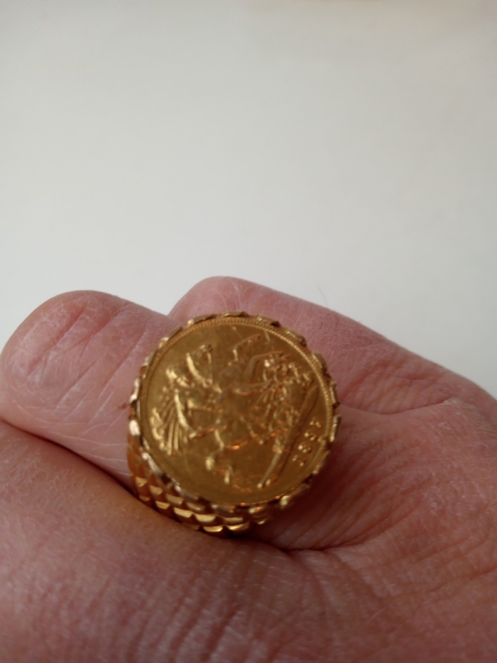 18 Carat Gold Ring with Half Sovereign, 1897 View IV