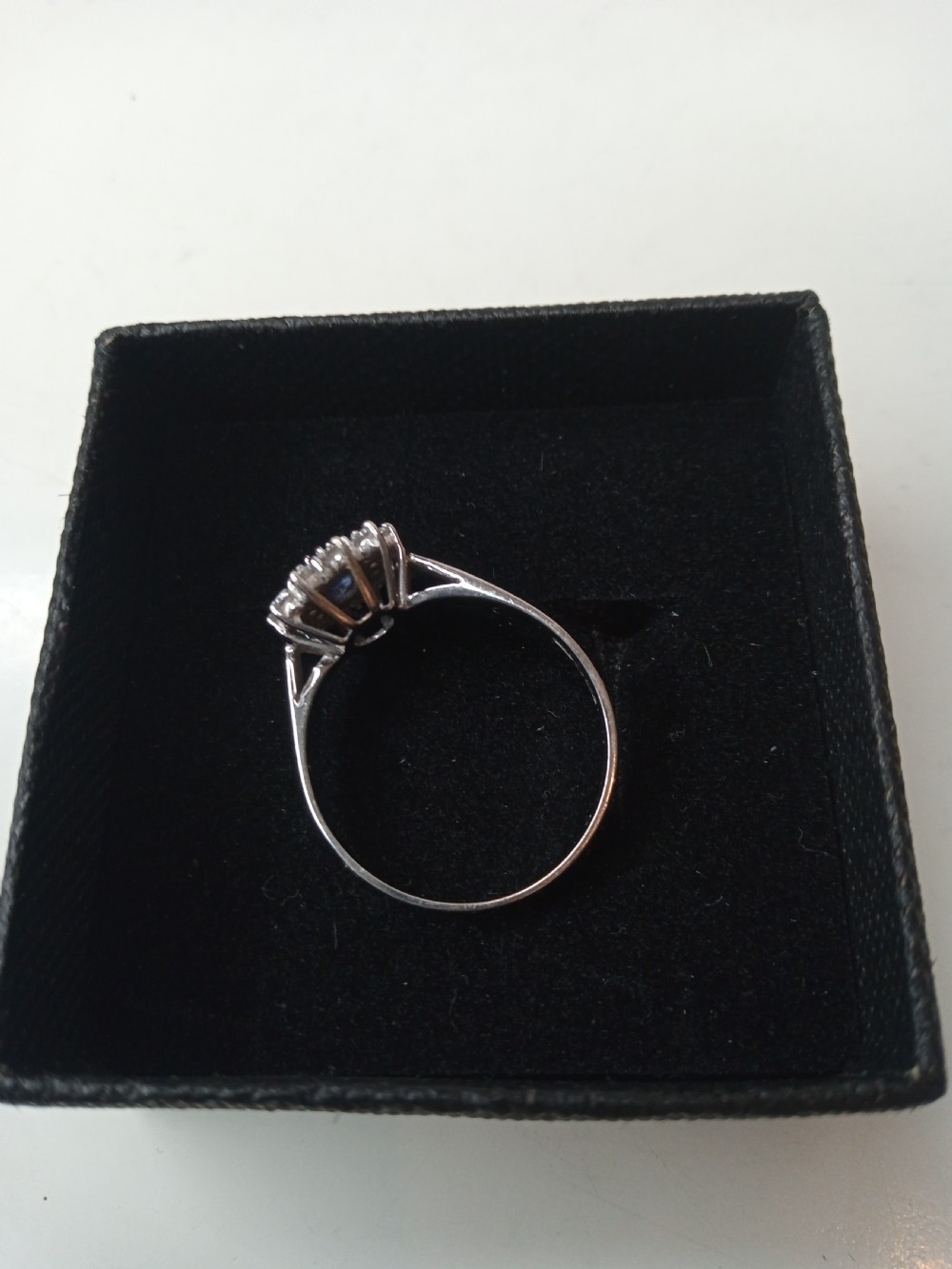 18 Carat White Gold Ring with Saphire and Diamonds View III
