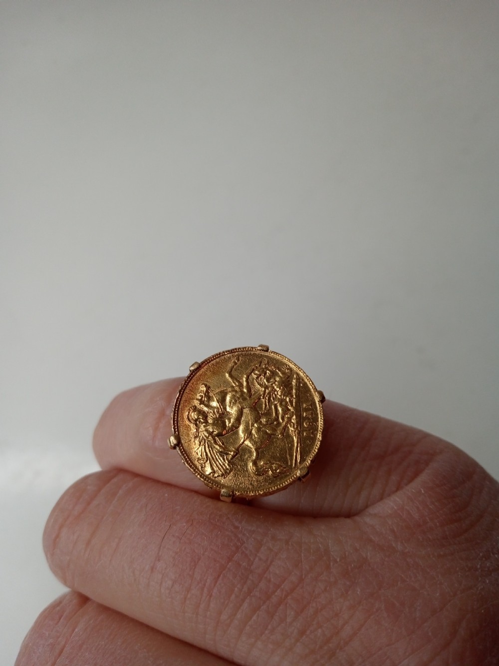 18 Carat Gold Half Sovereign Ring, 1911 View IV