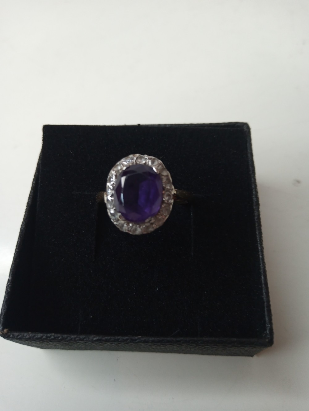 18 Carat Gold Ring with Amethyst and Circonias