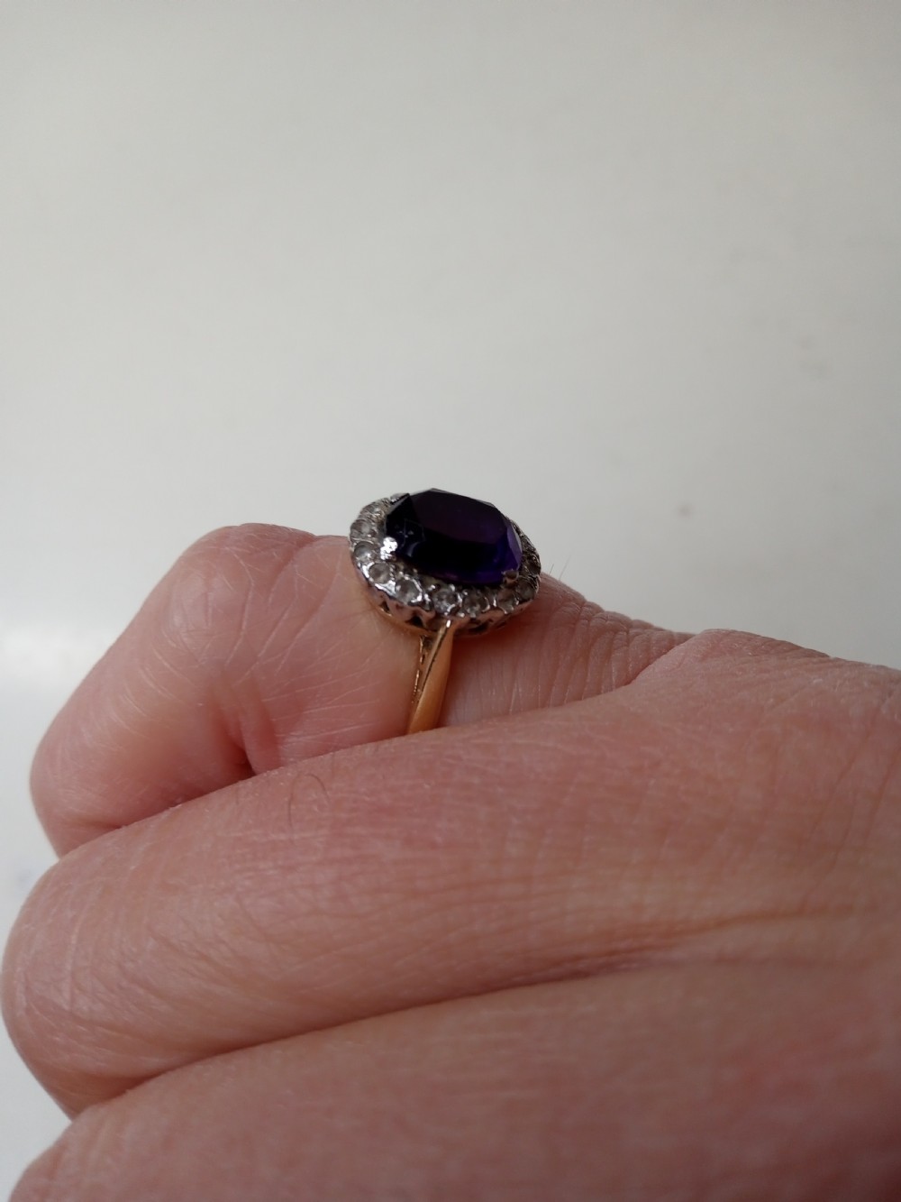 18 Carat Gold Ring with Amethyst and Circonias View V
