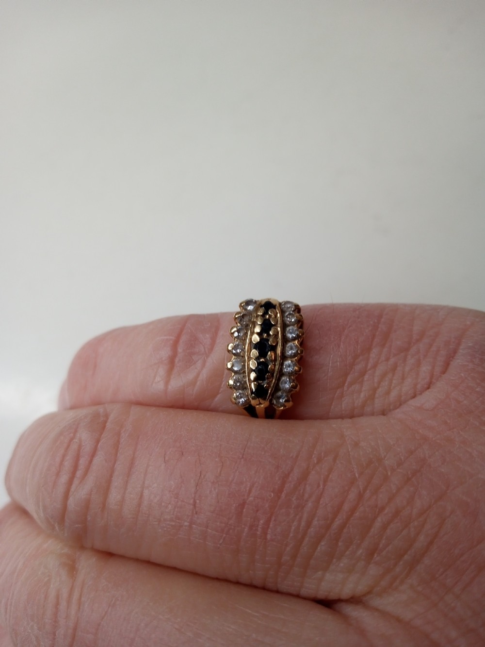 18 Carat Gold Ring with Saphires and Circonias View IV