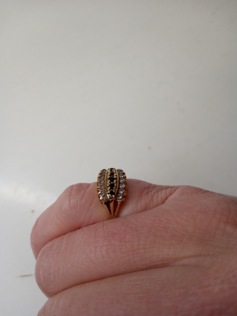 18 Carat Gold Ring with Saphires and Circonias View V
