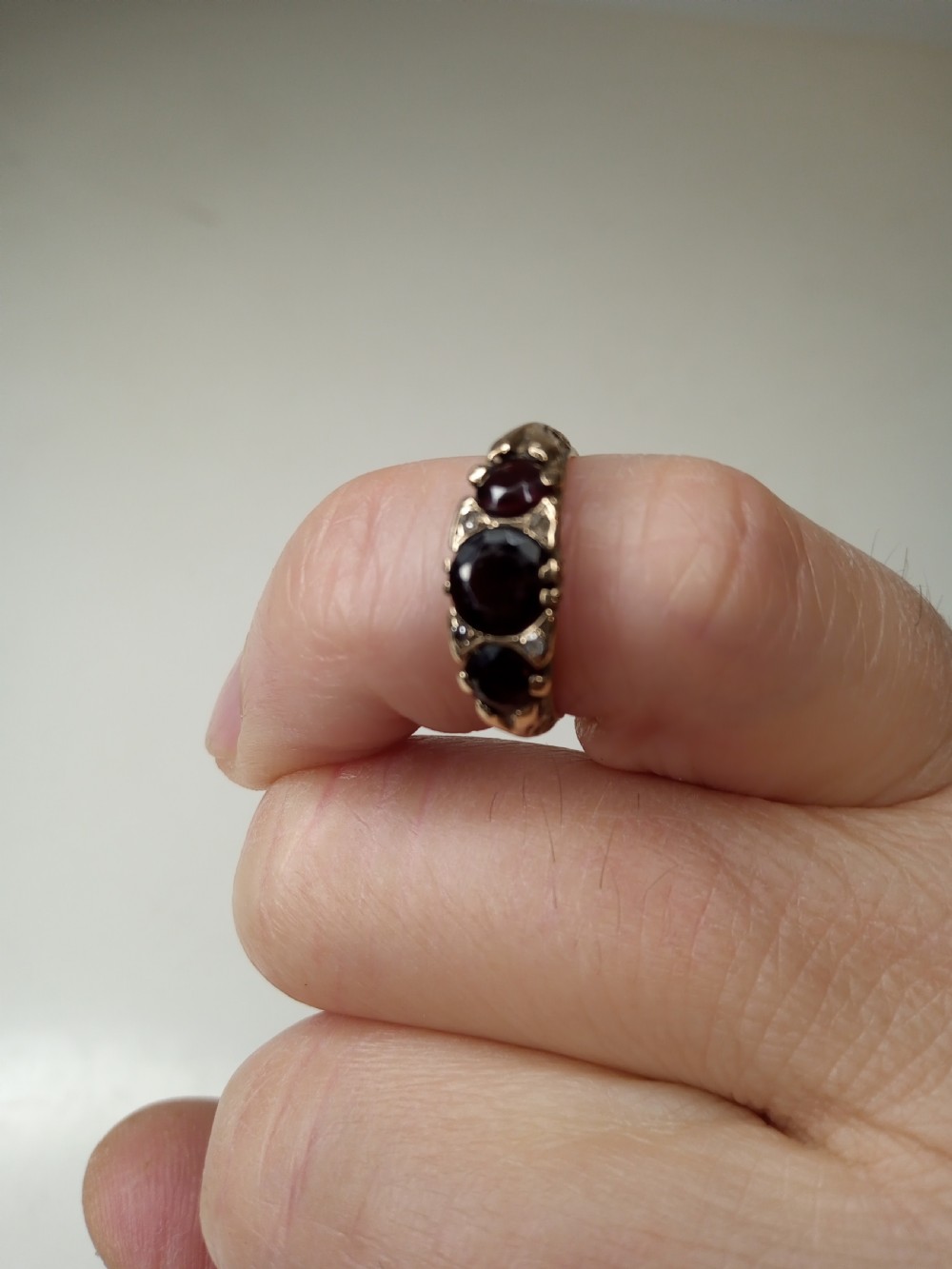 Nine Carat Gold Ring with Garnets and four small Diamonds