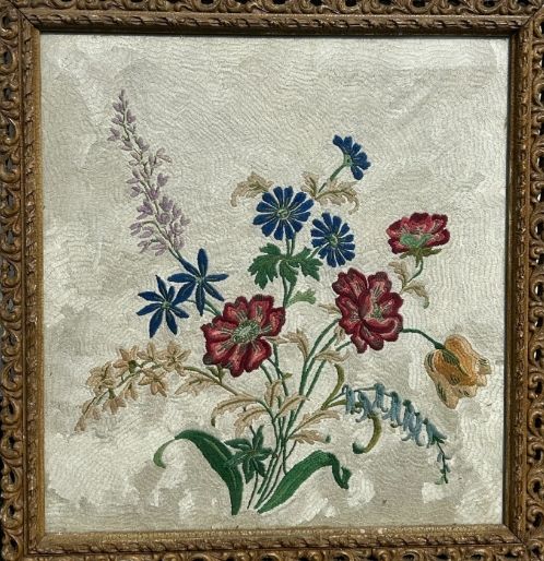 ORIGINAL EARLY 20TH CENTURY VINTAGE FRAMED FLORAL EMBROIDERY TAPESTRY DECORATIVE COUNTRY HOUSE WALL ART IN GLAZED FRAME - ADDITIONAL PHOTO 1