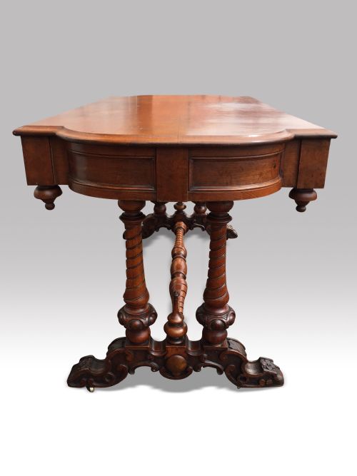 A VERY FINE QUALITY OAK CENTER OR LIBRARY TABLE MADE BY ROBERT STRAHAN CO DUBLIN - ADDITIONAL PHOTO 2