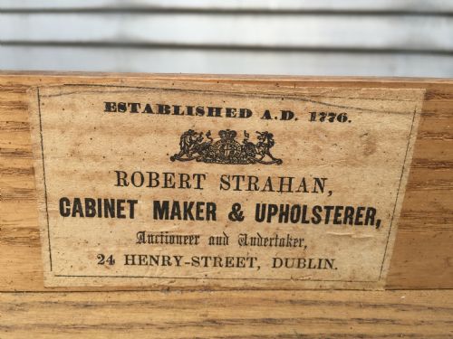 A VERY FINE QUALITY OAK CENTER OR LIBRARY TABLE MADE BY ROBERT STRAHAN CO DUBLIN - ADDITIONAL PHOTO 4