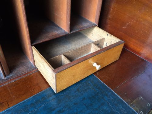 A FINE GEORGE III MAHOGANY SECRETAIRE BOOKCASE - ADDITIONAL PHOTO 6