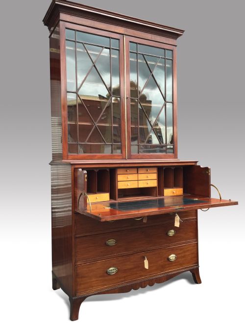 A FINE GEORGE III MAHOGANY SECRETAIRE BOOKCASE - ADDITIONAL PHOTO 1