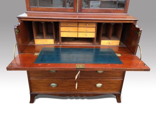 A FINE GEORGE III MAHOGANY SECRETAIRE BOOKCASE - ADDITIONAL PHOTO 4