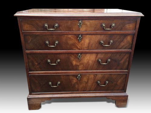 a very fine george ii mahogany chest of drawers - CATEGORY: ANTIQUE CHEST OF DRAWERS - DATED 1750