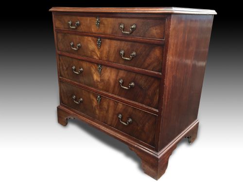 A VERY FINE GEORGE II MAHOGANY CHEST OF DRAWERS - ADDITIONAL PHOTO 2