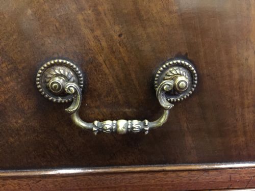 A VERY FINE GEORGE II MAHOGANY CHEST OF DRAWERS - ADDITIONAL PHOTO 4