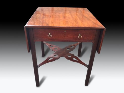 A FINE CHIPPENDALE PERIOD MAHOGANY SUPPER TABLE WITH A FITTED TOP DRAWER - ADDITIONAL PHOTO 1