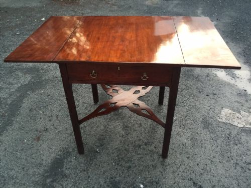 A FINE CHIPPENDALE PERIOD MAHOGANY SUPPER TABLE WITH A FITTED TOP DRAWER - ADDITIONAL PHOTO 2