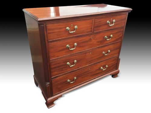 A GOOD GEORGE III MAHOGANY CHEST OF DRAWERS - ADDITIONAL PHOTO 2