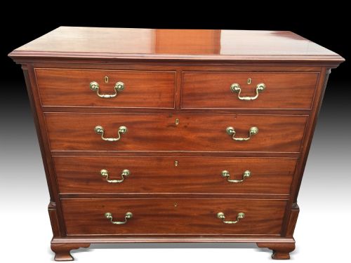 A GOOD GEORGE III MAHOGANY CHEST OF DRAWERS - ADDITIONAL PHOTO 3