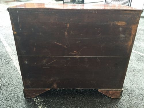 A GOOD GEORGE III MAHOGANY CHEST OF DRAWERS - ADDITIONAL PHOTO 4
