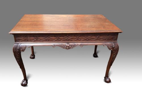 superb irish mahogany centre table - CATEGORY: ANTIQUE TABLES - DATED 19TH CENTURY
