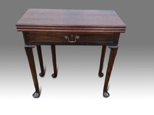 A FINE GEORGE II MAHOGANY TRIPLE FOLD GAMES AND TEA TABLE - ADDITIONAL PHOTO 1