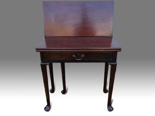 A FINE GEORGE II MAHOGANY TRIPLE FOLD GAMES AND TEA TABLE - ADDITIONAL PHOTO 2