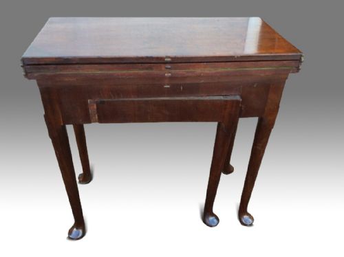 A FINE GEORGE II MAHOGANY TRIPLE FOLD GAMES AND TEA TABLE - ADDITIONAL PHOTO 5