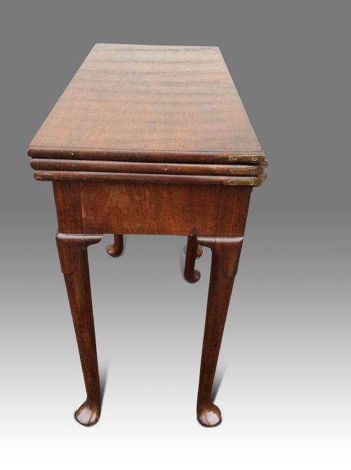 A FINE GEORGE II MAHOGANY TRIPLE FOLD GAMES AND TEA TABLE - ADDITIONAL PHOTO 6