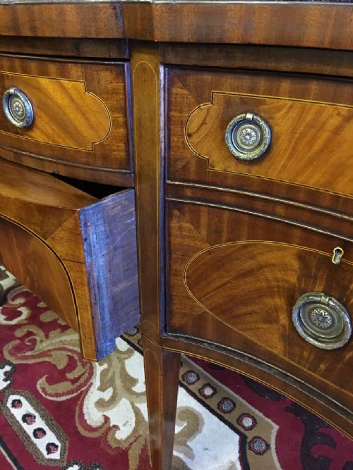 A SUPERB GEORGE III SHERATON STYLE SERPENTINE MAHOGANY AND INLAID SIDEBOARD - ADDITIONAL PHOTO 6