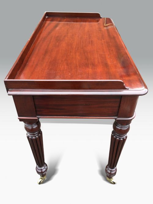 MAHOGANY WRITING OR DRESSING TABLE ATTRIBUTED TO GILLOWS STAMPED BY M WILSON 68 GREAT QUEEN STREET LONDON - ADDITIONAL PHOTO 1