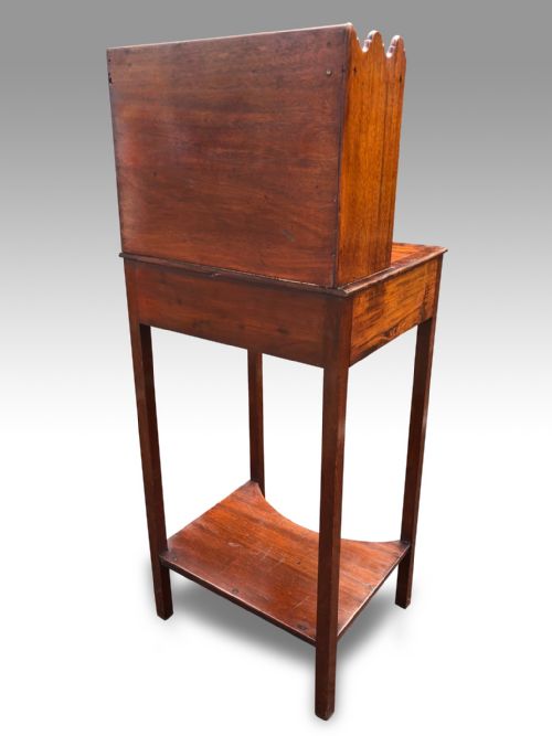 A VERY FINE GEORGE III MAHOGANY INLAID CHEVERET TABLE AFTER A DESIGN BY GILLOWS - ADDITIONAL PHOTO 3