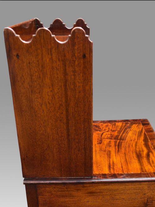A VERY FINE GEORGE III MAHOGANY INLAID CHEVERET TABLE AFTER A DESIGN BY GILLOWS - ADDITIONAL PHOTO 4